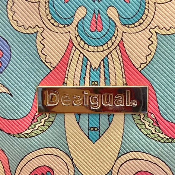 Desigual Handbag. - Picture 6 of 9